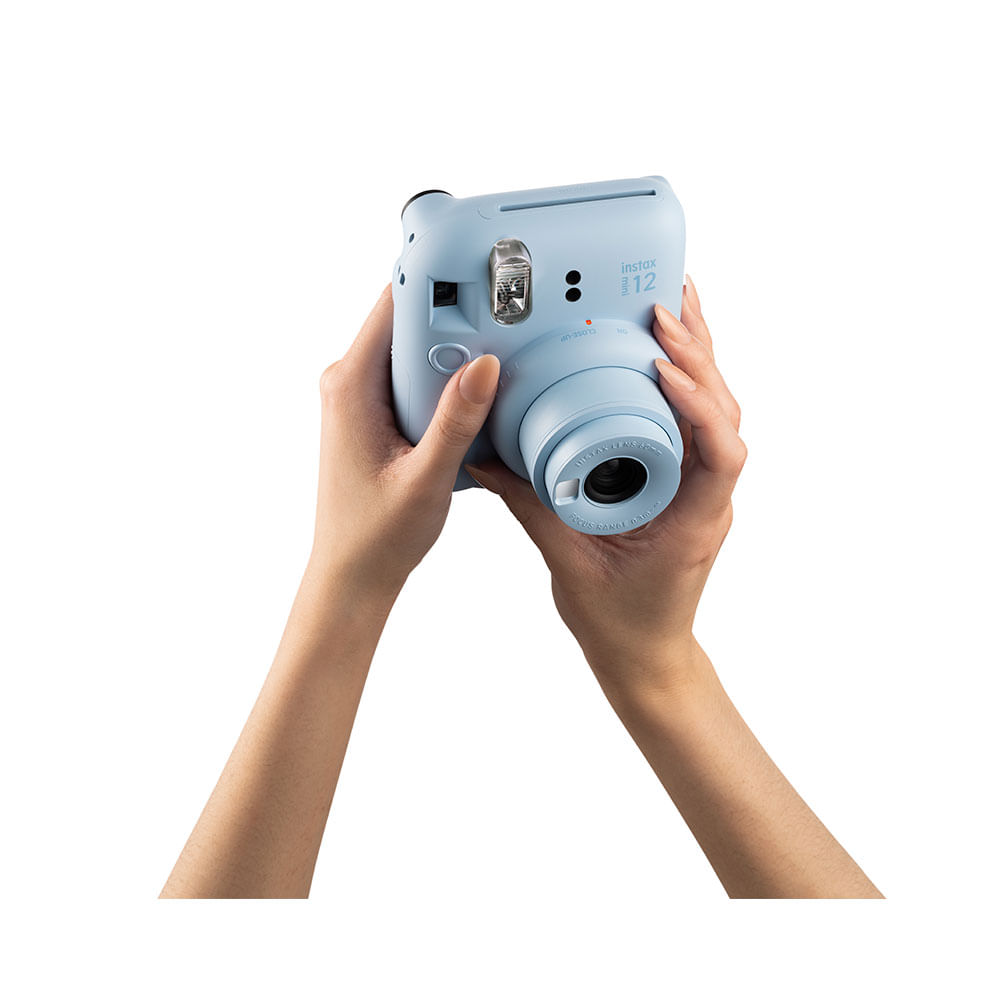 Kit Câmera Instax Mini 12 com pack 10 fotos Spray Art e Bolsa Azul